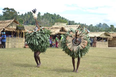 Tribespeople In Papua New Guinea Give It To Us Straight — Joan Jetsetter