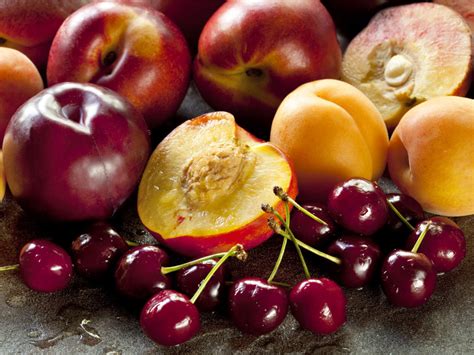 Summer Stone Fruits and a Peach Crisp Recipe | The FruitGuys