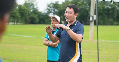 พงษ์ศิริ ฐาราชวงศ์ศึก ปธ.ลำพูน วอริเออร์ ออกมาเผยหลังเกมสุดท้ายในรอบแบ่งกลุ่ม กลายเป็นทีมแชมป์การแข่งขันฟุตบอลออมสินลีก รอบ เนชั่นนัล. ศิริพงษ์ ฐาราชวงศ์ศึก ประธาน ขุนพลนเรศวร ขอเวลา 6 ปี ขึ้น ...
