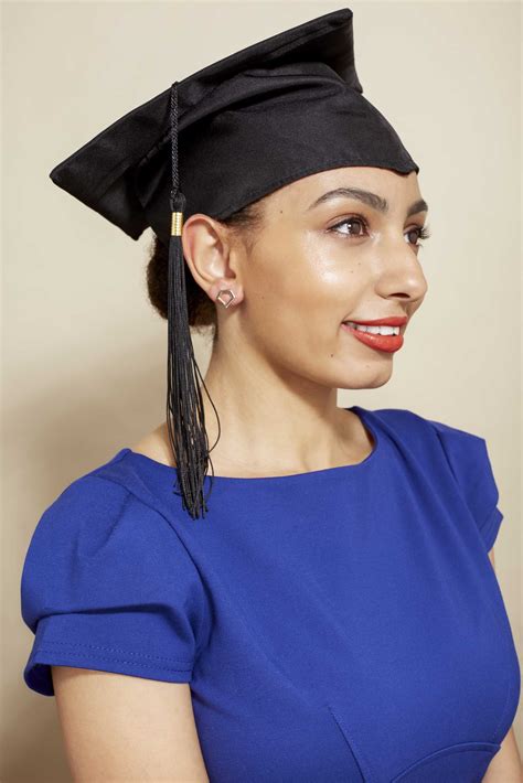 It's a great style that you are sure to love. 10 Top Graduation Hairstyles To Wear With Your Cap