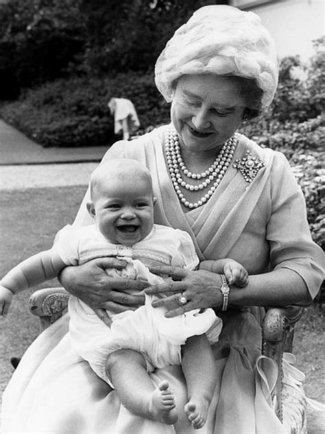 This gorgeous photo was taken by cecil beaton in the throne room of buckingham palace. Prince Andrew, Duke of York | Royal Family Baby Photos ...
