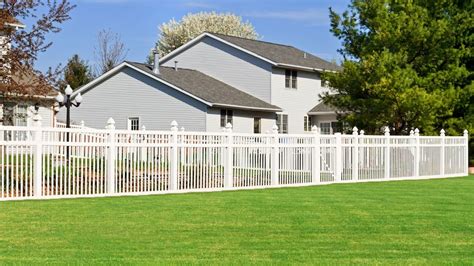 30 Front Yard Fence Ideas That Will Bring Life To Your Space