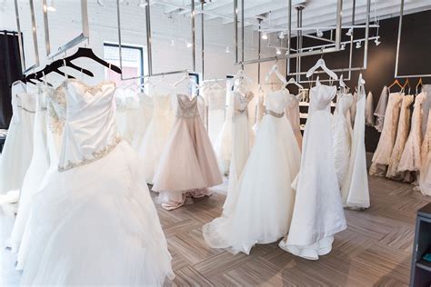 Https://tommynaija.com/wedding/what To Bring To Wedding Dress Shopping
