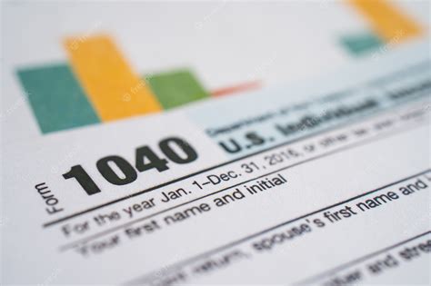 Formulário De Declaração De Imposto De Renda 1040 E Nota De Dólar