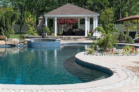 5 Tips For Designing Your Dream Backyard Pool