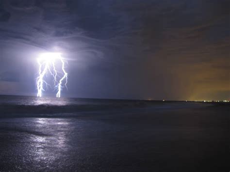Mandurah Mail readers capture lightning storm | PHOTOS, VIDEOS ...