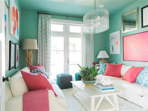 Check out these beautiful paint colors for a coastal beach feel. Lively Coastal Beach House is HGTV Dream Home 2016