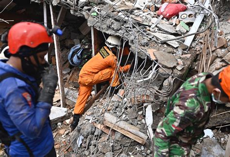 In Pictures Aftermath Of The Deadly Indonesia Earthquake Earthquakes News Al Jazeera