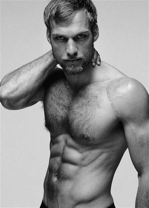 hairy men bearded men physique masculin pose monochrom guy pictures intj good looking men