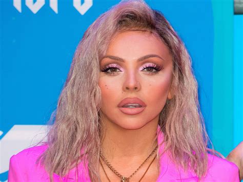 Actu Little Mixs Jesy Nelson Stuns With Bold Look As She Flashes Abs In Crop Top Celebrites