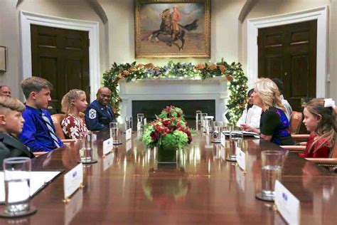 First Lady Welcomes Ohio National Guard To Participate In Roundtable Discussion For Military