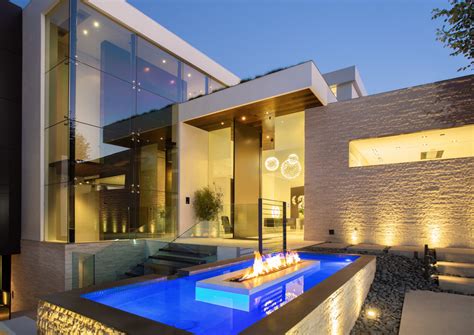A Million Open Air Mansion Twinkles Like A Star Over Beverly Hills