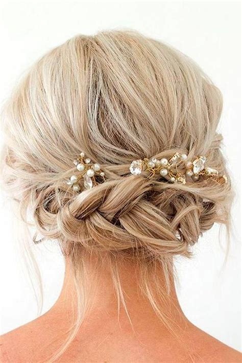 Do you want to create some change to your old dull hairstyle? 15 Ideas of Hairstyles For Short Hair For Graduation