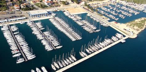 Vælg mellem mere end 15 004 yachter online. Marina Kastela, Croatia | teamsail.ch