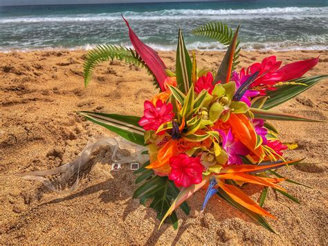 Check spelling or type a new query. Bird of paradise bridal bouquet | Maui beach wedding ...