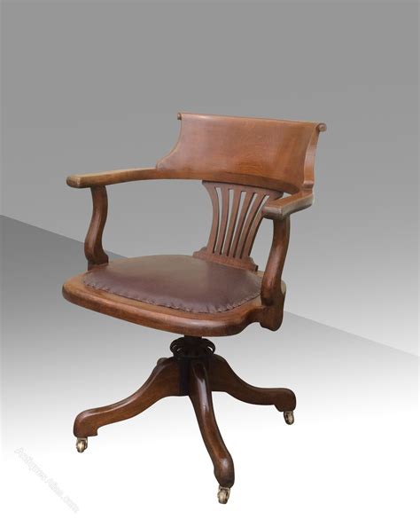 College captain's chairs has sold thousands of chairs and rockers to major colleges, universities, law firms, hospitals, doctors and surgeon's offices, the white house, congress, the office of the us. Antique Swivel Captains Desk Chair - Antiques Atlas