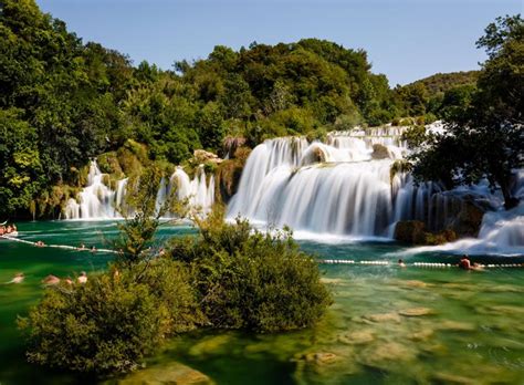 Der nationalpark krka ist nur knappe zehn kilometer vom beliebten küstenort šibenik. Tour of Krka Wasserfälle und Šibenik von Zadar - Sommer ...