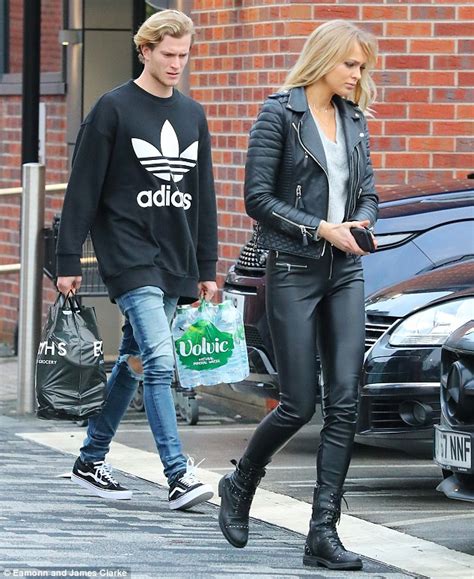 Alman oyuncu sophia thomalla ile ilişkisi olduğu bilinen karius, mykonosta kimliği bilinmeyen bu. Loris Karius fuels rumours of romance with Ianthe Rose ...
