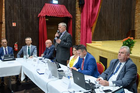Powiat tarnowski "z bólem serca" wycofał się z rezolucji anty-LGBT