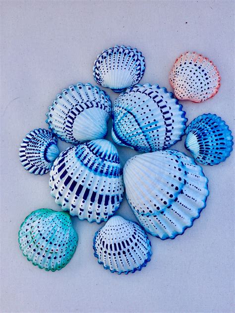 Lovely Shells A Friend Colored For Me Shell Crafts Shell Crafts Diy
