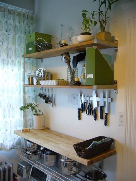 Selain berfungsi sebagai storage atau tempat penyimpanan, keberadaan lemari. Sharing is Sayang.::.: Idea Susun Atur Dapur Kecil