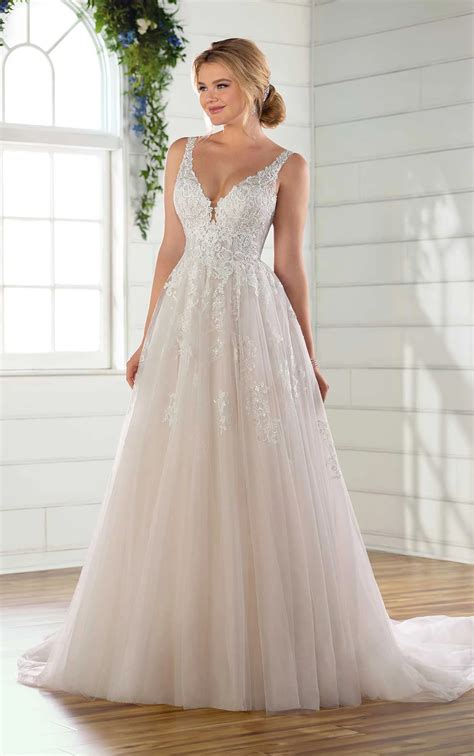 Best Wedding Dresses For Hourglass Shaped Brides Pretty Happy Love Wedding Blog Essense