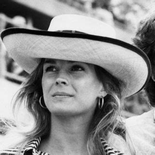 Photos That Perfectly Capture Candice Bergen S Timeless Beauty