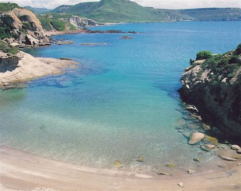Lungo la costa occidentale della sardegna, a sole due ore di macchina dall' aeroporto di alghero, si trova la città di oristano, un antico centro che risale all'xi secolo. Bosa - spiaggia Compoltittu - Sardegna Pleinair Campeggi e ...