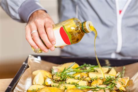 10 Healthy Cooking Oils Smoke Points Nutrition And Tips