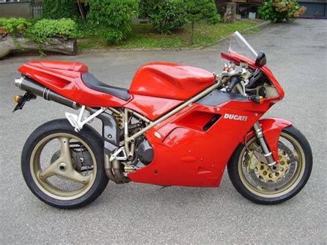 History Of The Ducati 916 Celebrating 25 Years Of The Icon Bikesrepublic
