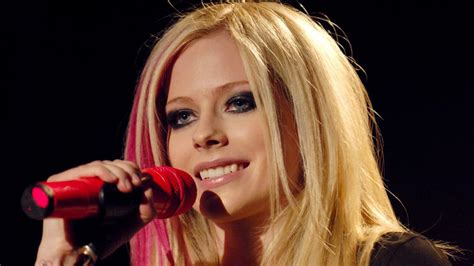 🔞love That Pink Streak Of Avril Lavigne Nude