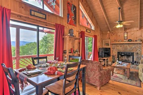 2 Bedrooms Cabin rental in Hiawassee, Georgia - 'Frog Leap ...