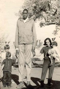 Ideas De Gigantes Esqueleto Gigante Gente Gigante Personas Altas