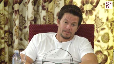 2 Guns Mark Wahlberg Press Conference Interview Youtube