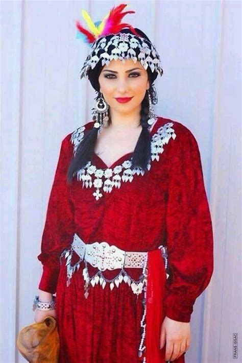 An Iraqi Woman In A Traditional Assyrian Dress امرأة عراقية في الزي الآشوري Assyrian Women