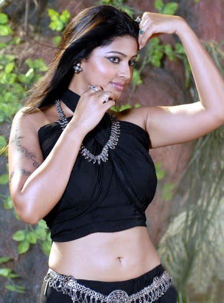 sneha hot sexy navel show images movie photos gallery