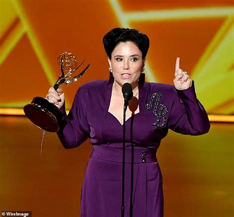Tmmm S Alex Borstein Dedicates Her Emmy Win To Her Holocaust Survivor Grandmother In Moving