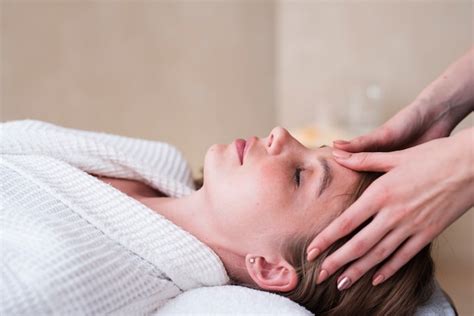 Free Photo Woman Getting Head Massage At Spa