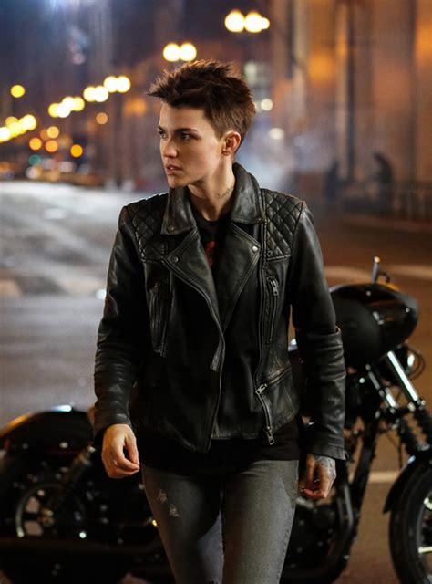How To Tell The Difference Between Batwoman And Batgirl Ruby Rose