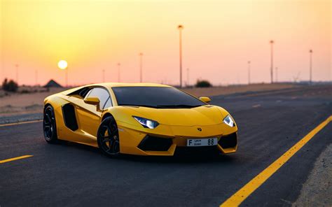 Here's Your Drop-Dead Gorgeous Lamborghini Aventador Wallpaper