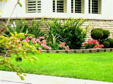 25 Most Gorgeous Flower Bed Design Ideas For Stunning Front Yard