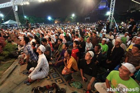 Nice place suitable for family picnic and gathering. Muslimeen United: BERGAMBAR Di Dataran Kemerdekaan Shah ...