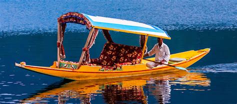 Kashmir Houseboat Tour With Gulmarg