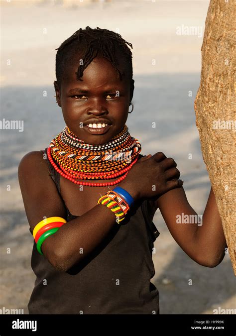Loiyangalani Kenya Juillet Portrait Petite Fille Africaine De