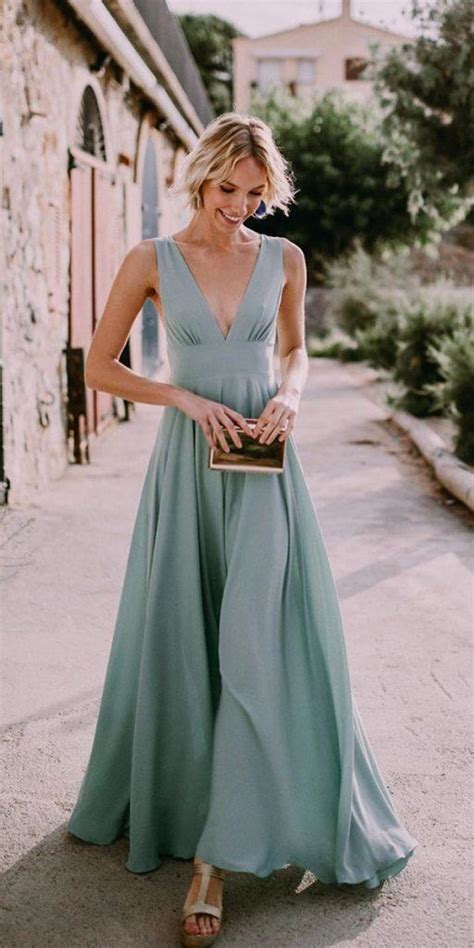 When selecting wedding guest dresses, think about whether the wedding and reception will be held indoors, or outside. Trendy Suggestions:15 Beach Wedding Guest Dresses