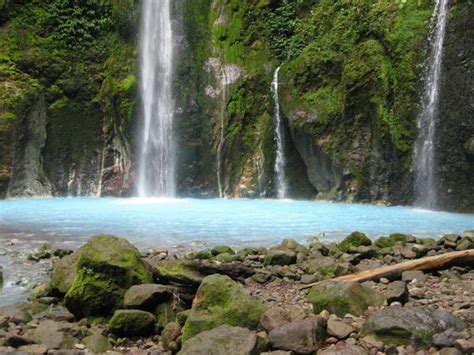 Karena air terjun ini terletak di dasar sebuah jurang, maka anda harus menuruni setidaknya 509 buah anak tangga untuk mencapainya. Air Terjun Dua Warna (Sibolangit) : 2020 Ce qu'il faut ...