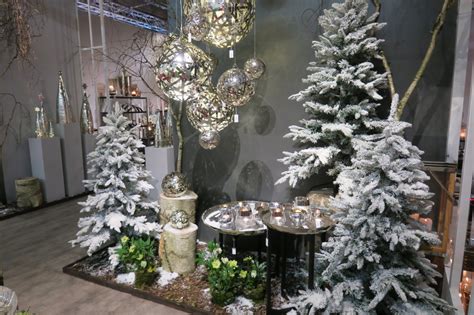 Blue, pink, and white are often used to represent winter, or sometimes hanukkah, which occurs around the same time. Winter wonderland in the store with decoration - iXtenso ...