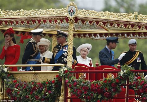 Queens Diamond Jubilee Three Generations Of Royals Join The Queen As She Sets Sail Down The