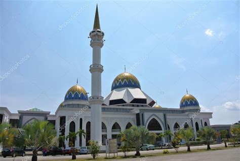 Masjid sultan ahmad shah boleh merujuk pada beberapa perkara, antaranya adalah Masjid Kolej Islam Pahang Sultan Ahmad Shah — Stock Image ...