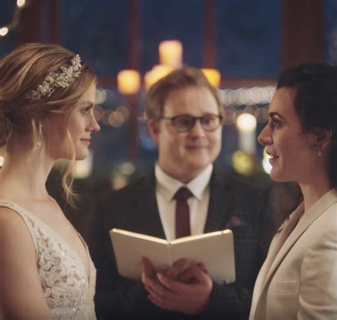 Hallmark Is Def Sorry About That Same Sex Couple Ad On The Viral List